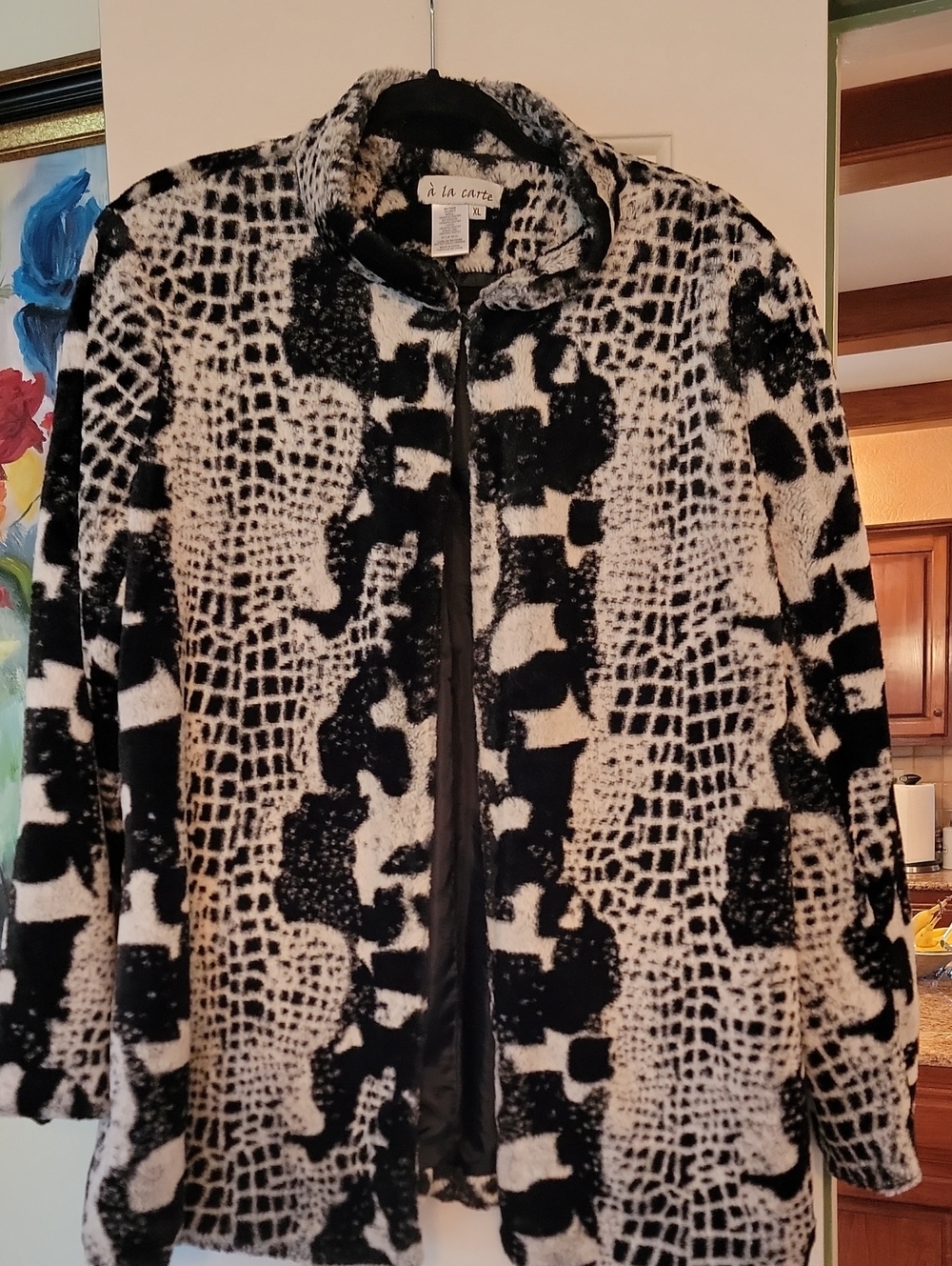 A La Carte Black & White Patterned Snake Skin Faux Fur Jacket Very Soft!